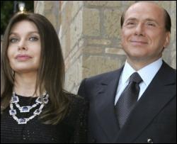 Жена Берлускони требует развода