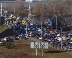 Плохая организация работ заблокировала мост Патона в Киеве