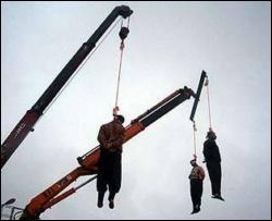 В Ірані публічно повісили трьох терористів, які підірвали мечеть