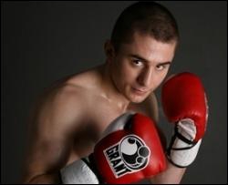 Байсангуров в первом раунде нокаутировал Мартиниса (ВИДЕО)