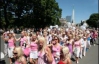 У Ризі блондинки провели антикризовий парад (ФОТО)