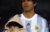 Игроки сборной Аргентины вышли на поле с детьми (ФОТО)