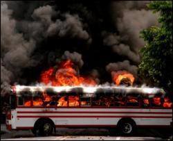 В Аравии сгорел автобус с людьми, а в Перу упал в ущелье
