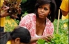 Мишель Обама собрала 50 кг овощей со своего огорода (ФОТО)