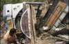 25 тіл витягнули з-під автобусу, що впав в ущелину (ФОТО)