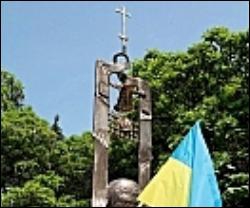 В Ужгороді зруйнували пам"ятник жертвам репресій і вкрали уламки