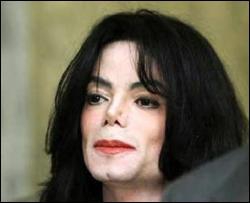 Майкла Джексона поховають без головного мозку