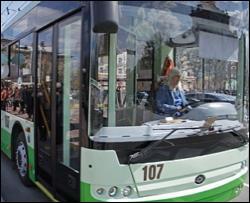 Троллейбус столкнулся с маршруткой: травмировано 5 человек