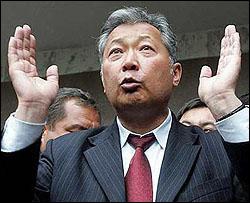 У Киргизії лідером президентських перегонів залишається Бакієв