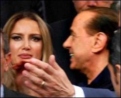 Берлускони пообещал проститутке за секс место в Европарламенте