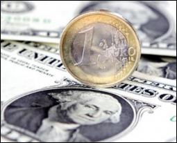Курс евро тоже продолжает расти