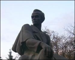 В столице Туркмении памятник Шевченко решили перенести на новое место