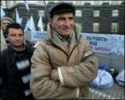 "Молодчики" разгромили татарский пикет под Кабмином
