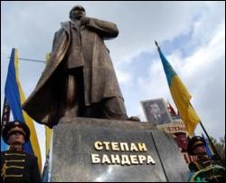 Украинцы Канады просят присвоить Бандере звание Героя Украины
