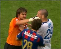 Голкіпера "Базеля" оштрафовано за те, що він тягав партнера за волосся (ВІДЕО)