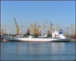 Украинские моряки объявили голодовку на арестованном в Греции судне