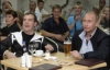Путин и Медведев взяли пива с орешками под футбол (ФОТО)