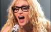 Мадонна перед концертом наносить на обличчя діаманти