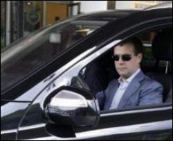Медведев нарушил правила дорожного движения