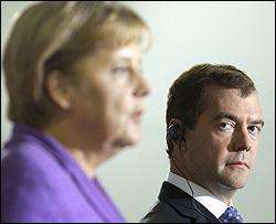 Меркель не поддерживала Медведева в конфликте с Ющенко - эксперты