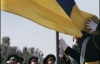 Ющенко бок о бок с Тимошенко поднял флаг Украины