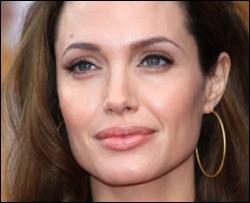 Дети считают Анджелину Джоли святой