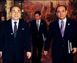 КНДР і Південна Корея домовилися дружити сім&quot;ями