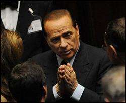 Берлускони требует миллион евро за раскрытие тайны о своих похождениях