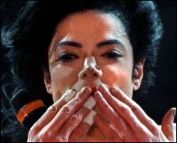 Майкла Джексона поховають з четвертої спроби
