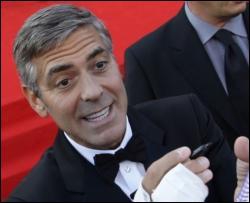 Голий фанат хотів поцілувати Джорджа Клуні (ВІДЕО)