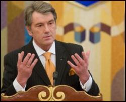Ющенко просит поддержать его Конституцию, так как к власти рвутся неукраинские силы