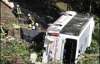 Автобус с 15 пассажирами упал с обрыва (ФОТО)