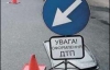 В Киеве иномарка сбила дорожный знак и двух пешеходов (ФОТО)