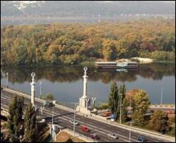 Киевавтодор обещает, что заторы на мосту Патона закончатся в ноябре