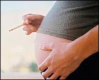 Каждая пятая женщина в Британии курит во время беременности 