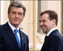 Медведеву пришлось пожать руку Ющенко