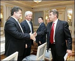 Ющенко похвалил Порошенко перед дипломатами