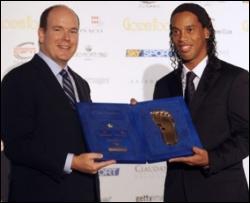 Рональдиньо и Блохин удостоились премии Golden Foot-2009