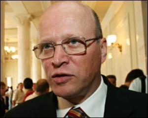 За отставку Мартиненко депутатам обещали деньги и должности?