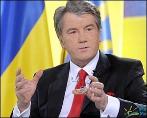 Ющенко здав документи в ЦВК під звуки козацького маршу