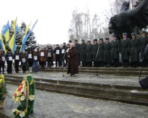 Тернопільських військовослужбовців кормлять часником