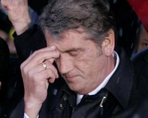 Ющенко намагається допомогти українцям молитвами