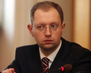 Яценюк считает справедливым свержением Мартиненко