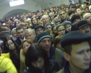 Потяги київського метро їздять і будуть їздити в два рази рідше