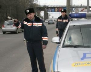 ДАІ змусить київських водіїв вмикати фари навіть вдень