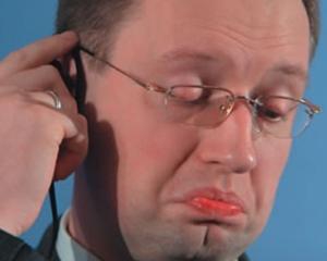 Яценюк не ображається за "Кролика" і заспівав "Пісню про зайців