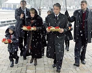 В субботу Ющенко помолится, зажжет свечу и произнесет речь