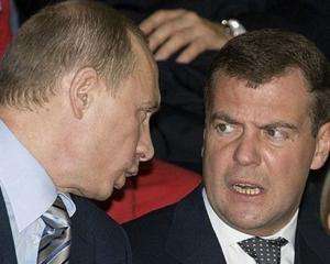 Медведев и Путин продолжают терять поддержку