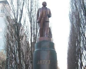 Памятник Ленину на Бессарабке облили краской