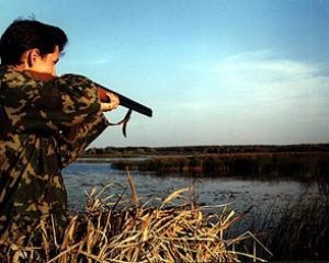 На Львівщині під час полювання застрелили мисливця